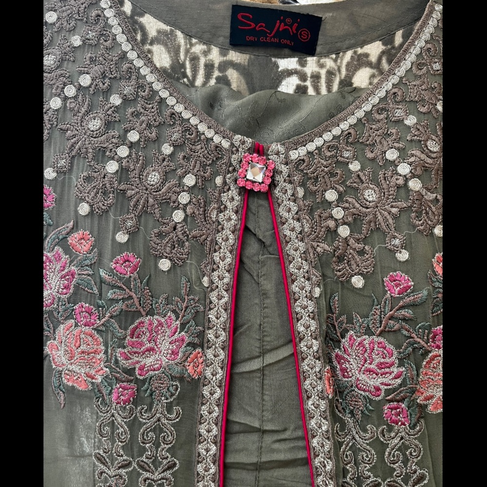 Pakistani 3 Piece - image 6
